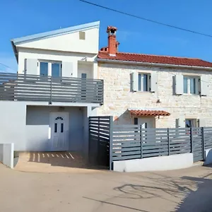  Apartman Patrik