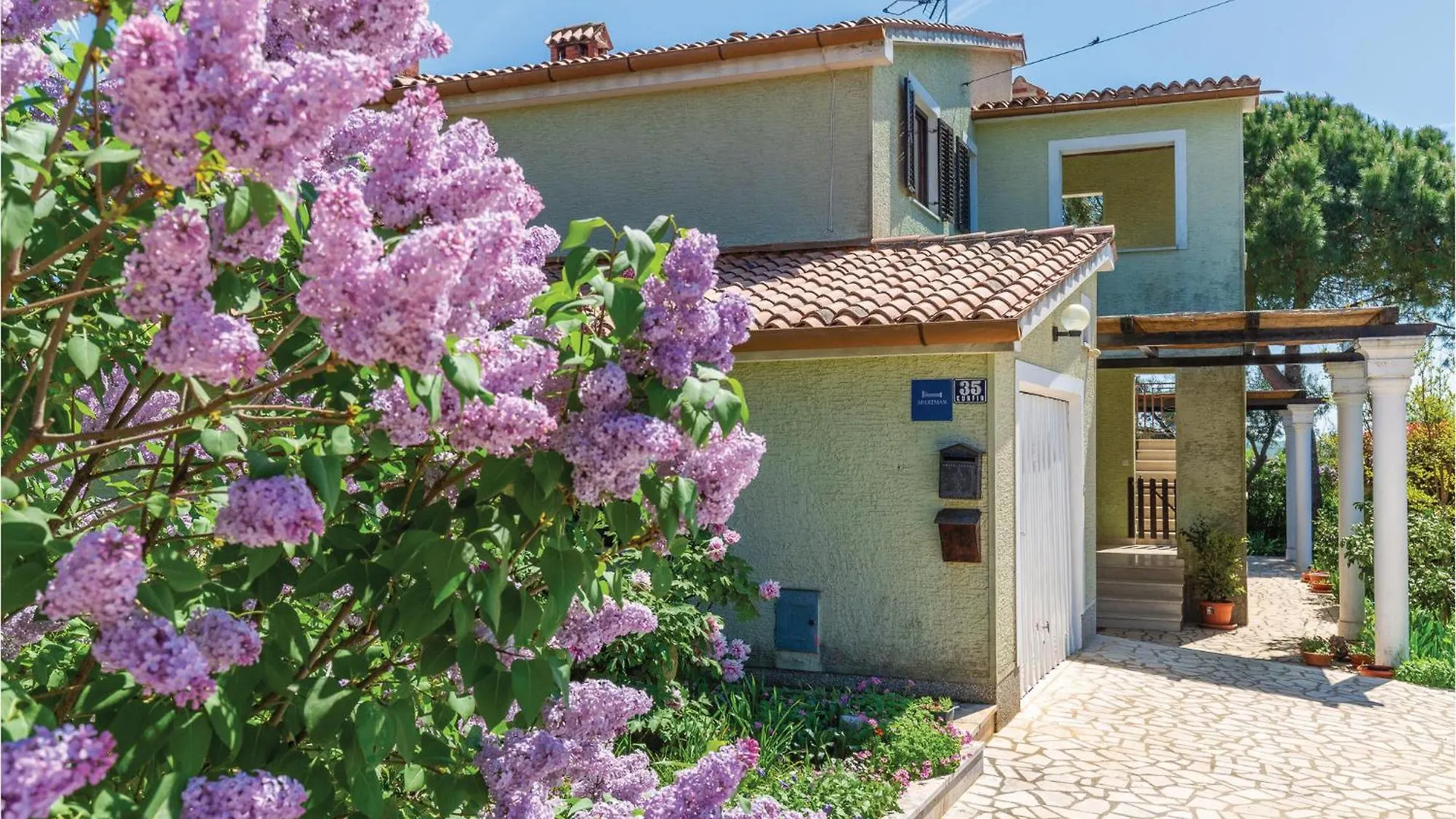 Cozy Apartment In Tar With House Sea View Tar-Vabriga Croatia